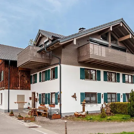 In * Roßhaupten